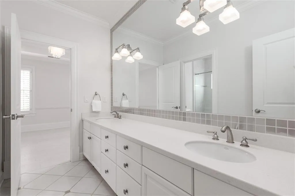 555 Chestnut Rose Lane, Sandy Springs, Georgia 30327, 7 Bedrooms Bedrooms, ,6 BathroomsBathrooms,Residential,Sold,555 Chestnut Rose Lane,6938859