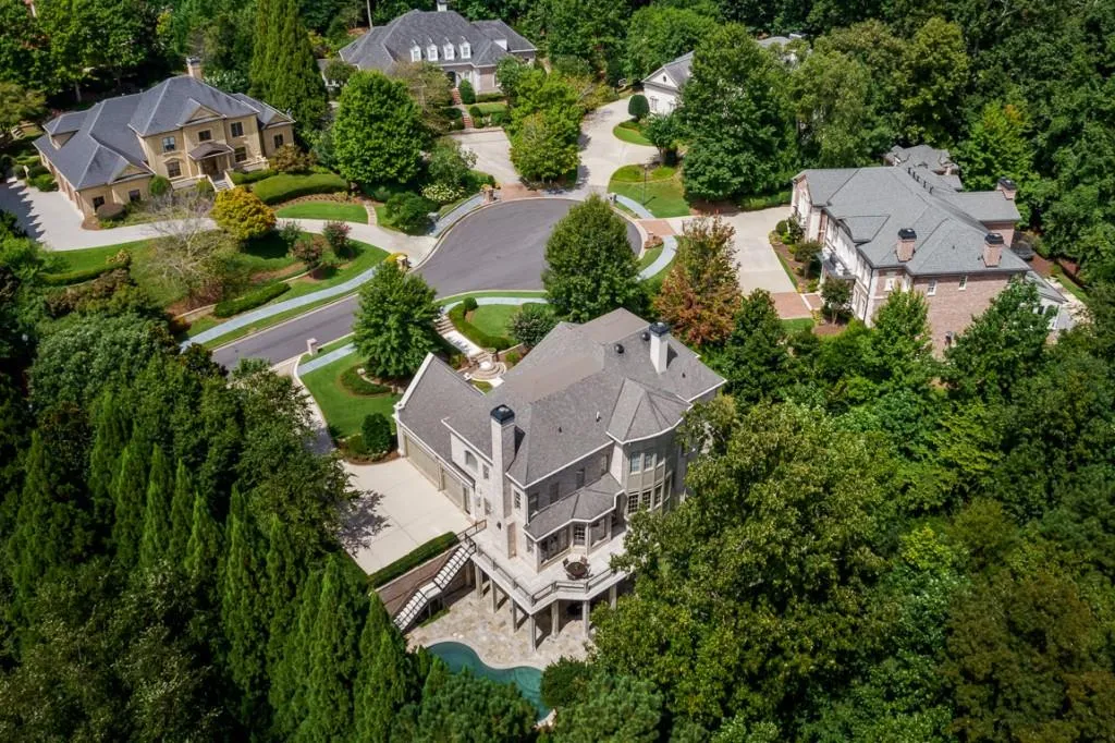 555 Chestnut Rose Lane, Sandy Springs, Georgia 30327, 7 Bedrooms Bedrooms, ,6 BathroomsBathrooms,Residential,Sold,555 Chestnut Rose Lane,6938859