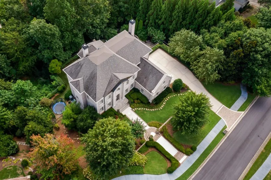 555 Chestnut Rose Lane, Sandy Springs, Georgia 30327, 7 Bedrooms Bedrooms, ,6 BathroomsBathrooms,Residential,Sold,555 Chestnut Rose Lane,6938859