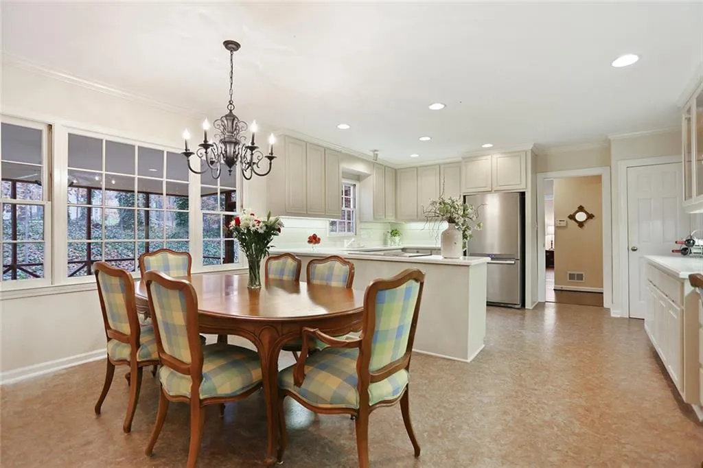 6440 River Chase Circle, Sandy Springs, Georgia 30328, 4 Bedrooms Bedrooms, ,3 BathroomsBathrooms,Residential,Sold,6440 River Chase Circle,5939466