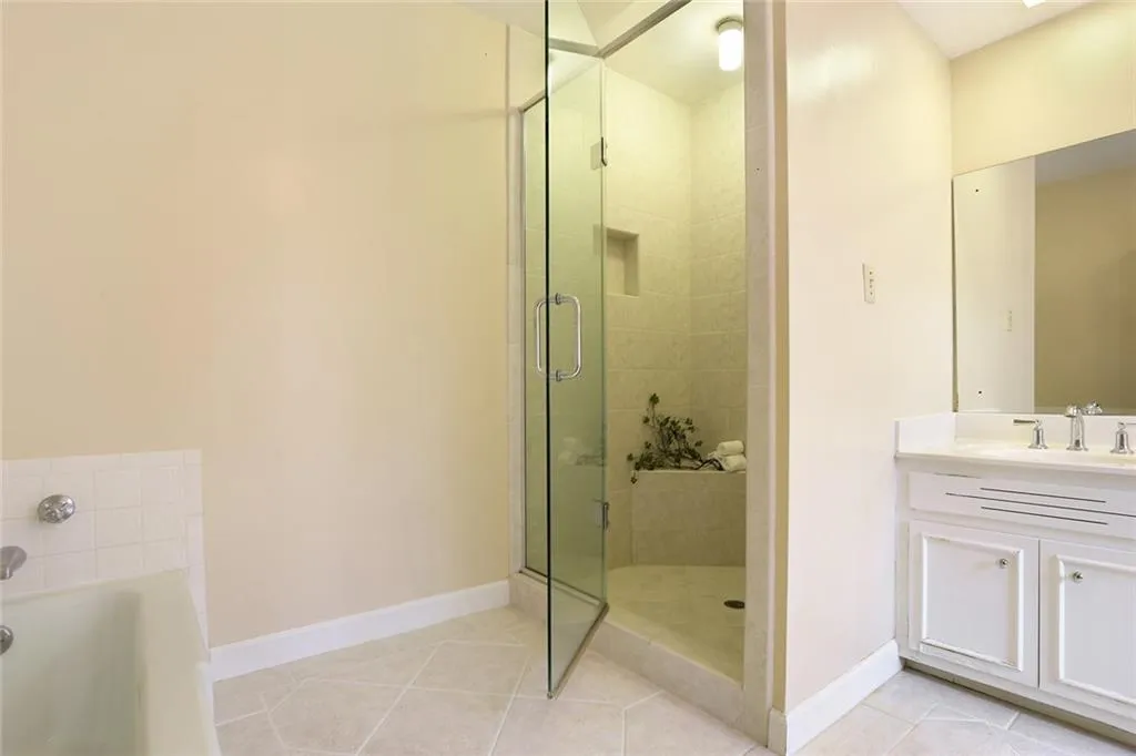 6440 River Chase Circle, Sandy Springs, Georgia 30328, 4 Bedrooms Bedrooms, ,3 BathroomsBathrooms,Residential,Sold,6440 River Chase Circle,5939466