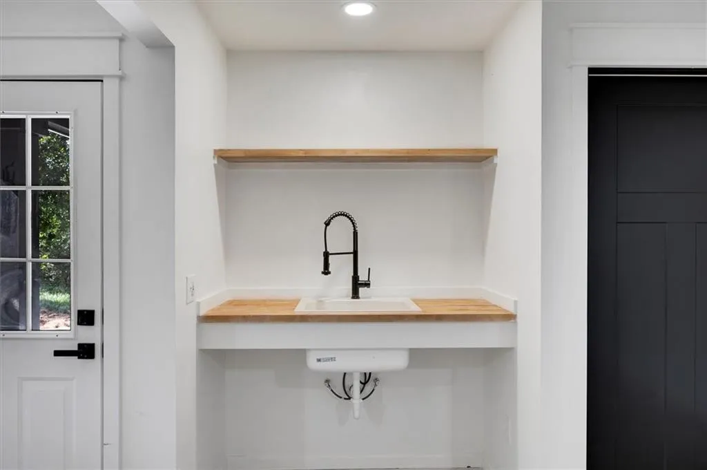 counter & sink in garage