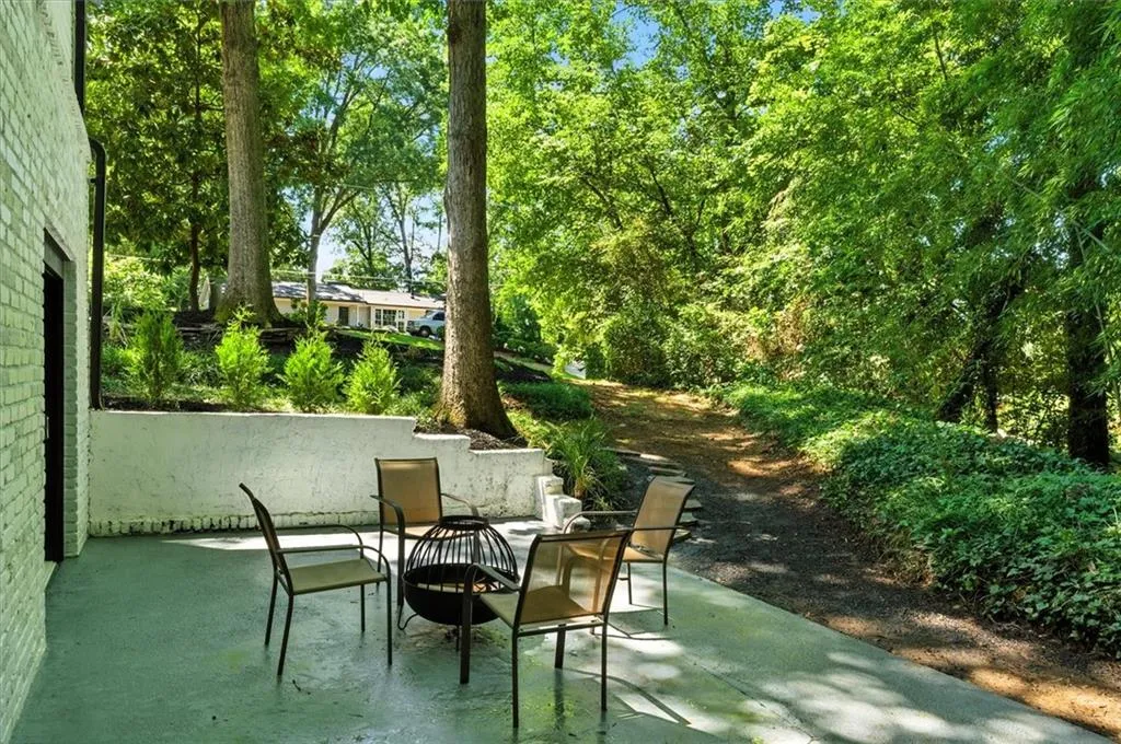 130 Bonnie Lane Ne, Atlanta, Georgia 30328, 5 Bedrooms Bedrooms, ,4 BathroomsBathrooms,Residential,For Sale,130 Bonnie Lane Ne,7622782