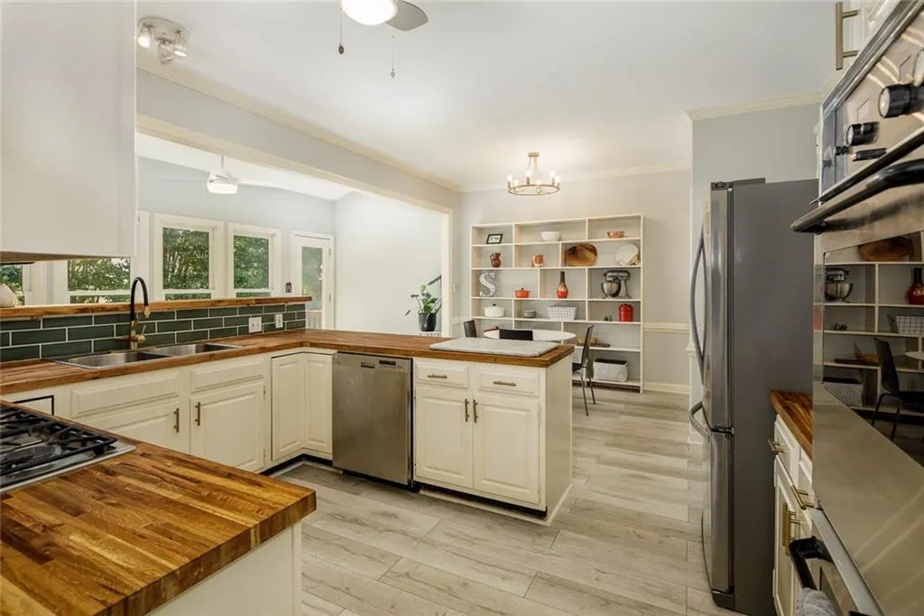 7420 Talbot Colony, Sandy Springs, Georgia 30328, 3 Bedrooms Bedrooms, ,2 BathroomsBathrooms,Residential,Sold,7420 Talbot Colony,6761969