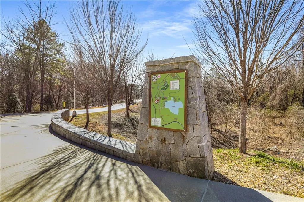 1964 Hollywood Road Nw, Atlanta, Georgia 30318, 3 Bedrooms Bedrooms, ,2 BathroomsBathrooms,Residential,For Sale,1964 Hollywood Road Nw,7535910