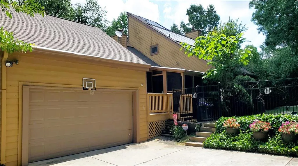 545 Calaveras Drive, Sandy Springs, Georgia 30350, 5 Bedrooms Bedrooms, ,4 BathroomsBathrooms,Residential,Sold,545 Calaveras Drive,6915431