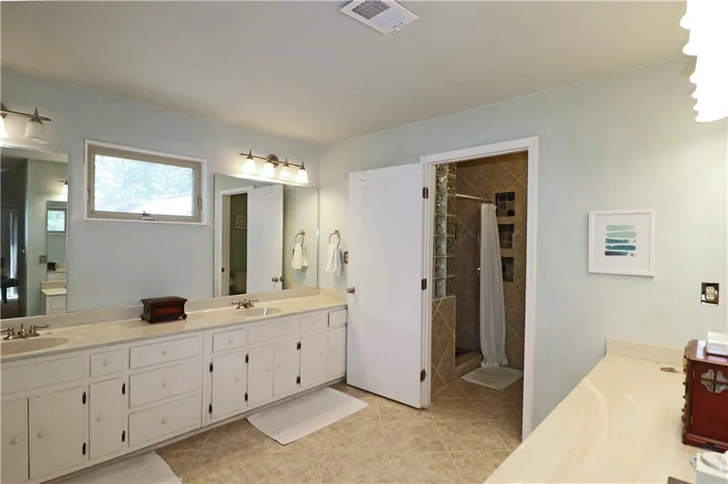 545 Calaveras Drive, Sandy Springs, Georgia 30350, 5 Bedrooms Bedrooms, ,4 BathroomsBathrooms,Residential,Sold,545 Calaveras Drive,6915431