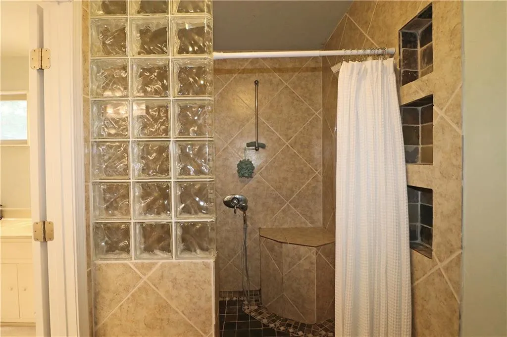 545 Calaveras Drive, Sandy Springs, Georgia 30350, 5 Bedrooms Bedrooms, ,4 BathroomsBathrooms,Residential,Sold,545 Calaveras Drive,6915431