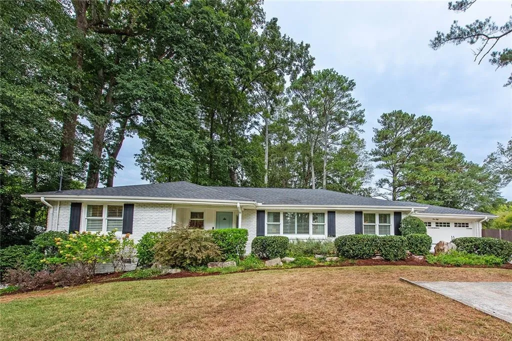 450 Windsor Parkway, Atlanta, Georgia 30342, 4 Bedrooms Bedrooms, ,3 BathroomsBathrooms,Residential,Sold,450 Windsor Parkway,7467566