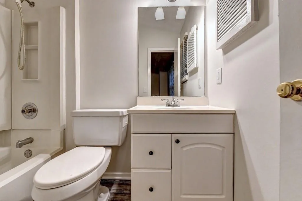 1703 Queen Anne Court, Sandy Springs, Georgia 30350, 2 Bedrooms Bedrooms, ,2 BathroomsBathrooms,Residential,Sold,1703 Queen Anne Court,7020735