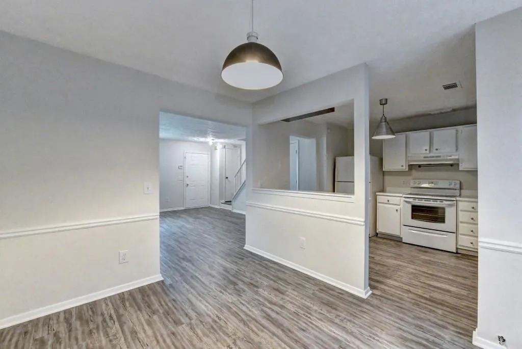 1703 Queen Anne Court, Sandy Springs, Georgia 30350, 2 Bedrooms Bedrooms, ,2 BathroomsBathrooms,Residential,Sold,1703 Queen Anne Court,7020735