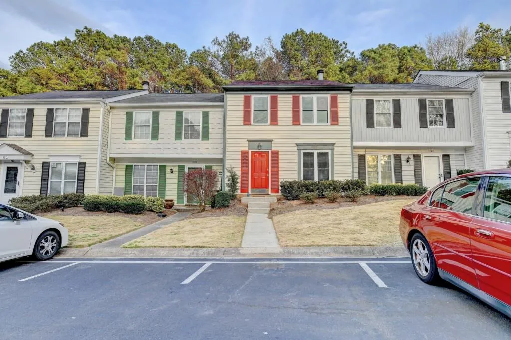 1703 Queen Anne Court, Sandy Springs, Georgia 30350, 2 Bedrooms Bedrooms, ,2 BathroomsBathrooms,Residential,Sold,1703 Queen Anne Court,7020735