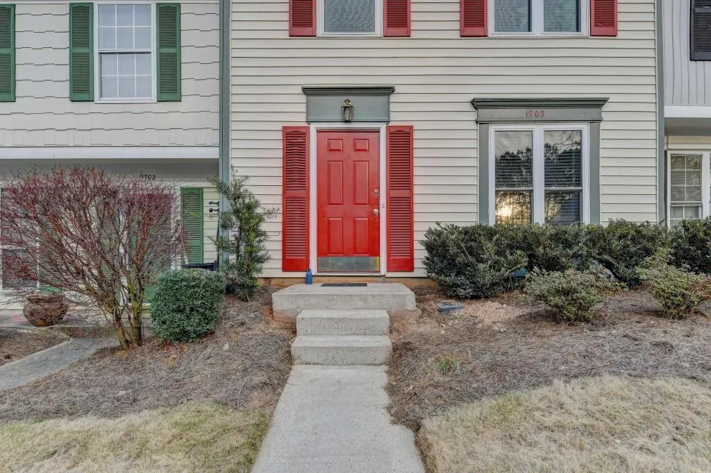 1703 Queen Anne Court, Sandy Springs, Georgia 30350, 2 Bedrooms Bedrooms, ,2 BathroomsBathrooms,Residential,Sold,1703 Queen Anne Court,7020735