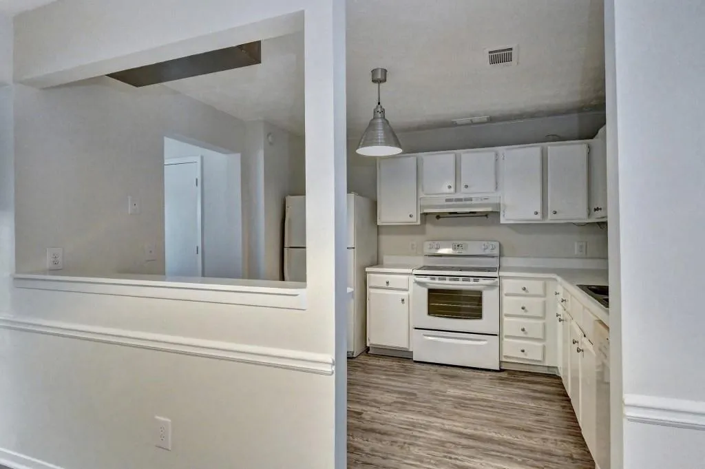 1703 Queen Anne Court, Sandy Springs, Georgia 30350, 2 Bedrooms Bedrooms, ,2 BathroomsBathrooms,Residential,Sold,1703 Queen Anne Court,7020735