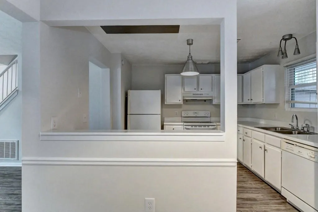 1703 Queen Anne Court, Sandy Springs, Georgia 30350, 2 Bedrooms Bedrooms, ,2 BathroomsBathrooms,Residential,Sold,1703 Queen Anne Court,7020735