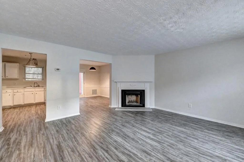 1703 Queen Anne Court, Sandy Springs, Georgia 30350, 2 Bedrooms Bedrooms, ,2 BathroomsBathrooms,Residential,Sold,1703 Queen Anne Court,7020735