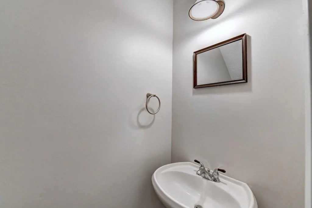 1703 Queen Anne Court, Sandy Springs, Georgia 30350, 2 Bedrooms Bedrooms, ,2 BathroomsBathrooms,Residential,Sold,1703 Queen Anne Court,7020735