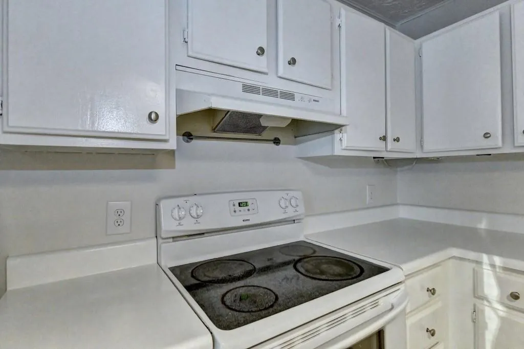 1703 Queen Anne Court, Sandy Springs, Georgia 30350, 2 Bedrooms Bedrooms, ,2 BathroomsBathrooms,Residential,Sold,1703 Queen Anne Court,7020735