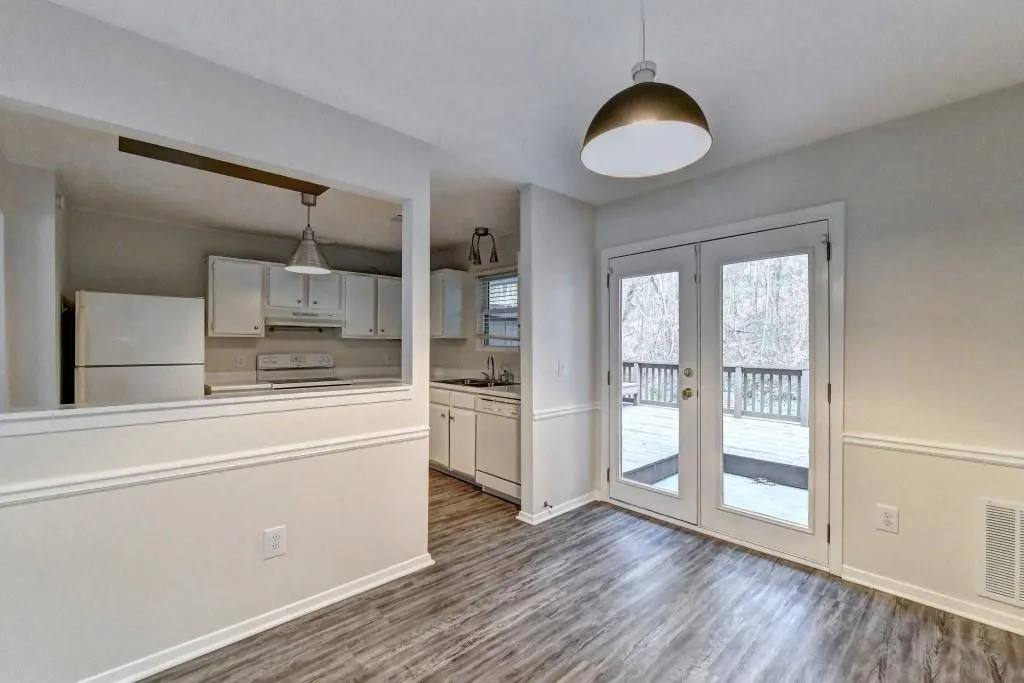 1703 Queen Anne Court, Sandy Springs, Georgia 30350, 2 Bedrooms Bedrooms, ,2 BathroomsBathrooms,Residential,Sold,1703 Queen Anne Court,7020735