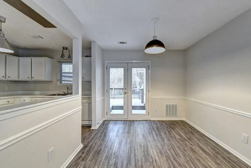 1703 Queen Anne Court, Sandy Springs, Georgia 30350, 2 Bedrooms Bedrooms, ,2 BathroomsBathrooms,Residential,Sold,1703 Queen Anne Court,7020735