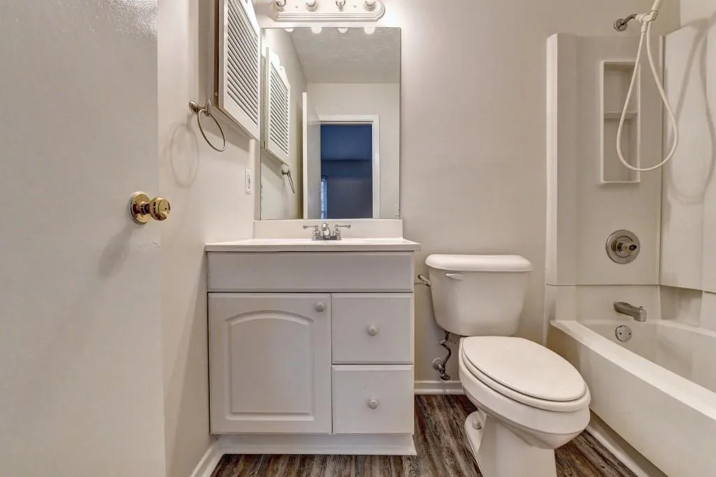 1703 Queen Anne Court, Sandy Springs, Georgia 30350, 2 Bedrooms Bedrooms, ,2 BathroomsBathrooms,Residential,Sold,1703 Queen Anne Court,7020735