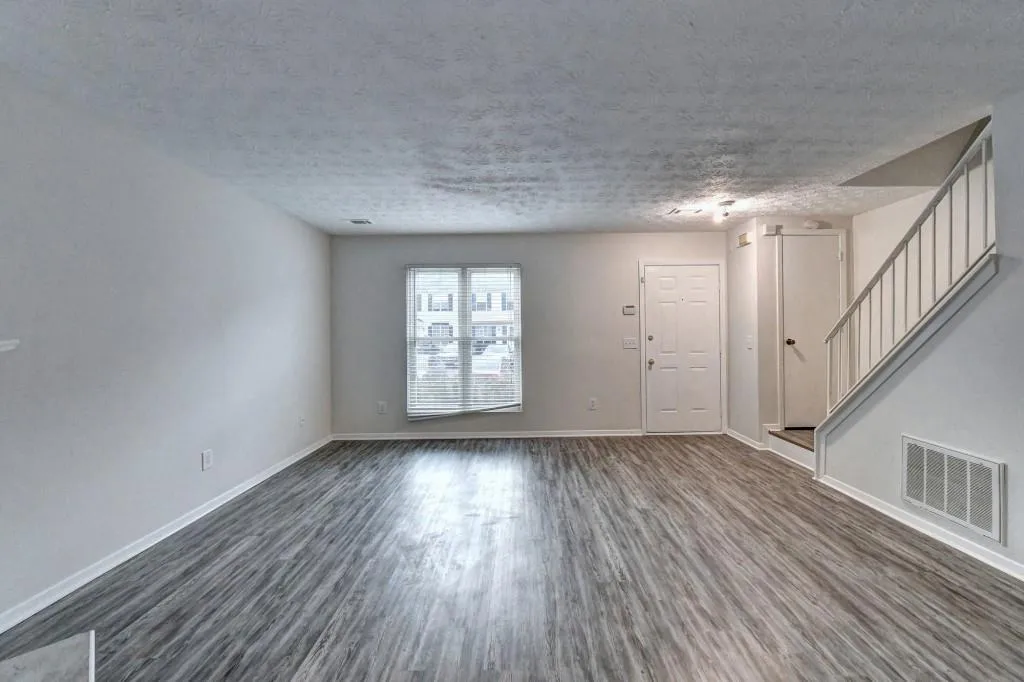 1703 Queen Anne Court, Sandy Springs, Georgia 30350, 2 Bedrooms Bedrooms, ,2 BathroomsBathrooms,Residential,Sold,1703 Queen Anne Court,7020735