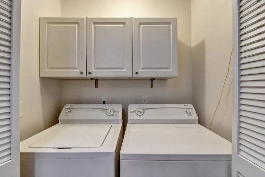 1703 Queen Anne Court, Sandy Springs, Georgia 30350, 2 Bedrooms Bedrooms, ,2 BathroomsBathrooms,Residential,Sold,1703 Queen Anne Court,7020735