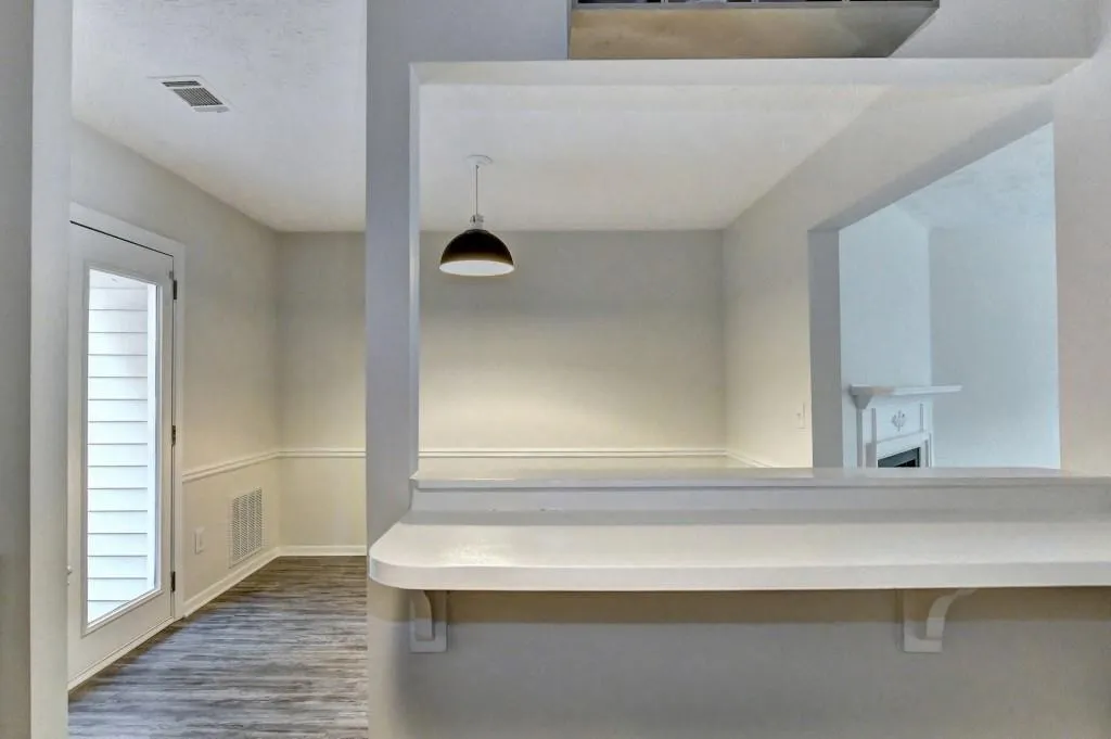 1703 Queen Anne Court, Sandy Springs, Georgia 30350, 2 Bedrooms Bedrooms, ,2 BathroomsBathrooms,Residential,Sold,1703 Queen Anne Court,7020735