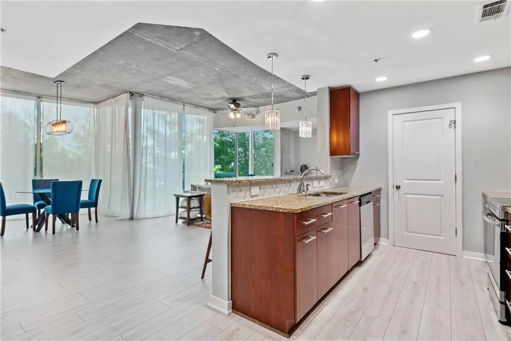 3300 Windy Ridge Parkway Se Unit 621, Atlanta, Georgia 30339, 1 Bedroom Bedrooms, ,1 BathroomBathrooms,Residential,For Sale,3300 Windy Ridge Parkway Se Unit 621,7607236