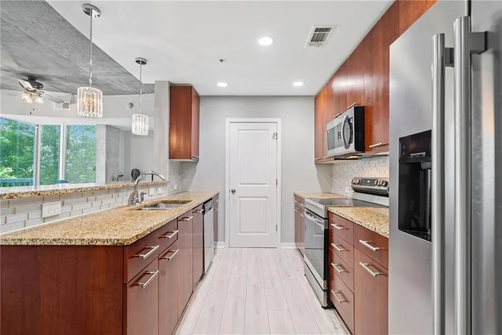 3300 Windy Ridge Parkway Se Unit 621, Atlanta, Georgia 30339, 1 Bedroom Bedrooms, ,1 BathroomBathrooms,Residential,For Sale,3300 Windy Ridge Parkway Se Unit 621,7607236