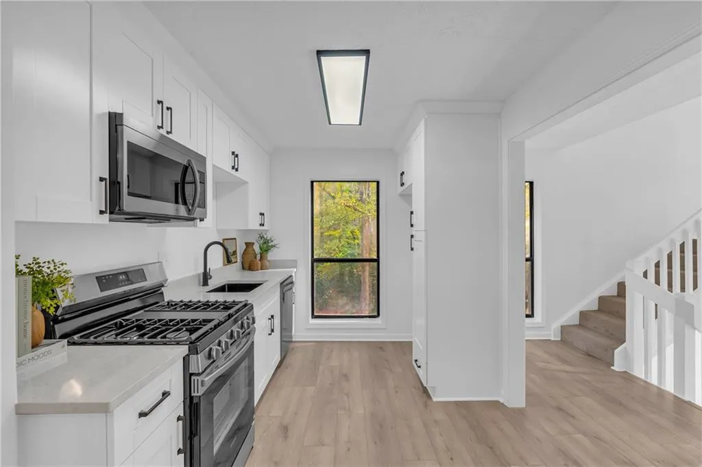 704 River Run Drive, Atlanta, Georgia 30350, 2 Bedrooms Bedrooms, ,2 BathroomsBathrooms,Residential,For Sale,704 River Run Drive,7677029