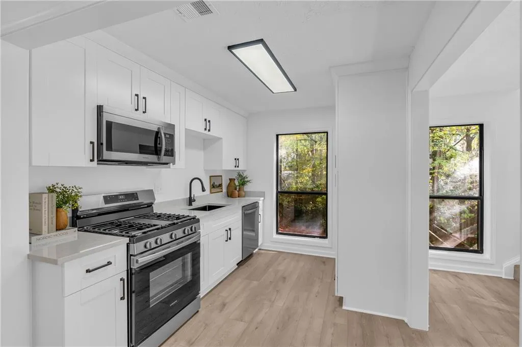 704 River Run Drive, Atlanta, Georgia 30350, 2 Bedrooms Bedrooms, ,2 BathroomsBathrooms,Residential,For Sale,704 River Run Drive,7677029