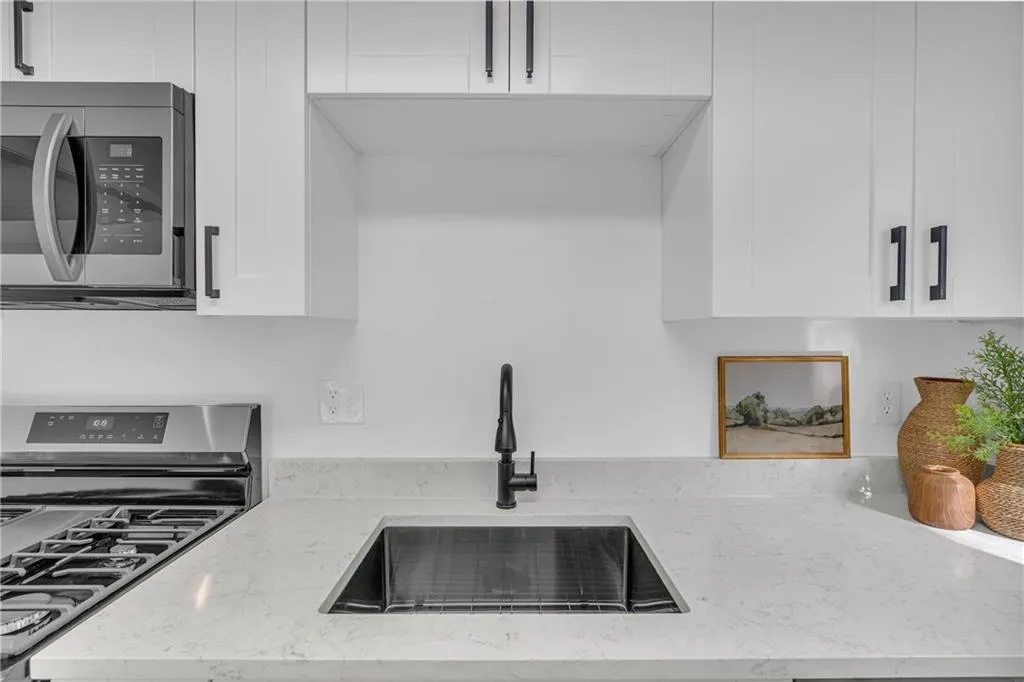 704 River Run Drive, Atlanta, Georgia 30350, 2 Bedrooms Bedrooms, ,2 BathroomsBathrooms,Residential,For Sale,704 River Run Drive,7677029