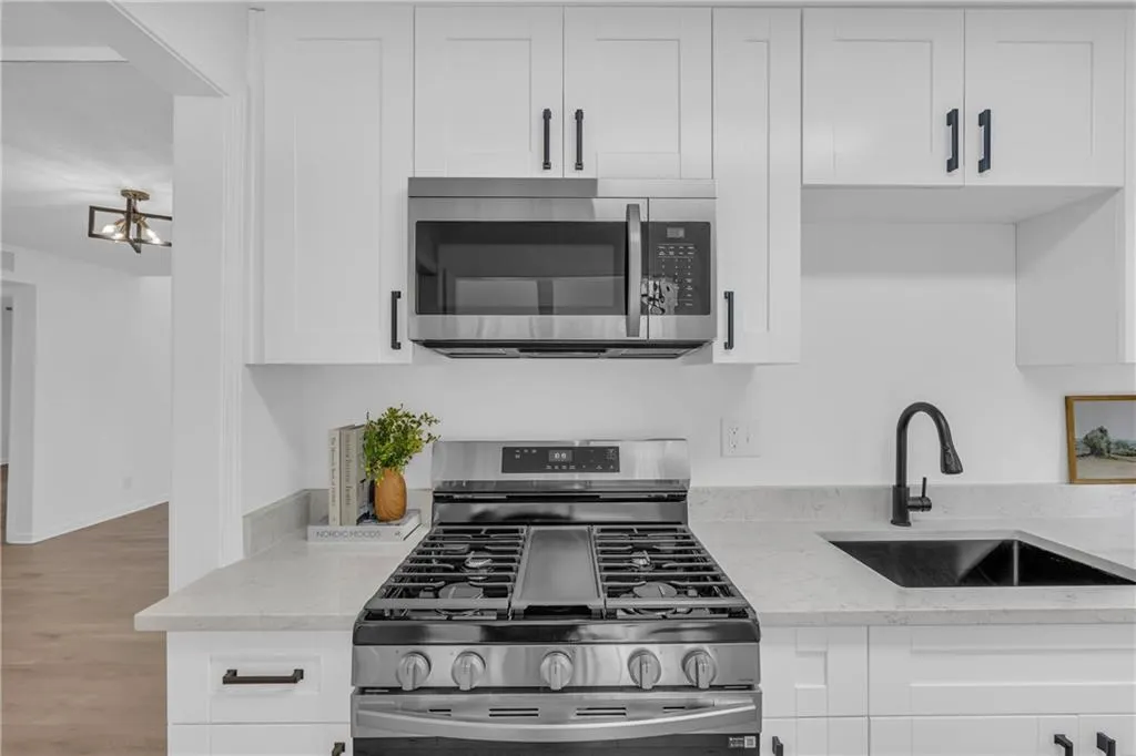 704 River Run Drive, Atlanta, Georgia 30350, 2 Bedrooms Bedrooms, ,2 BathroomsBathrooms,Residential,For Sale,704 River Run Drive,7677029