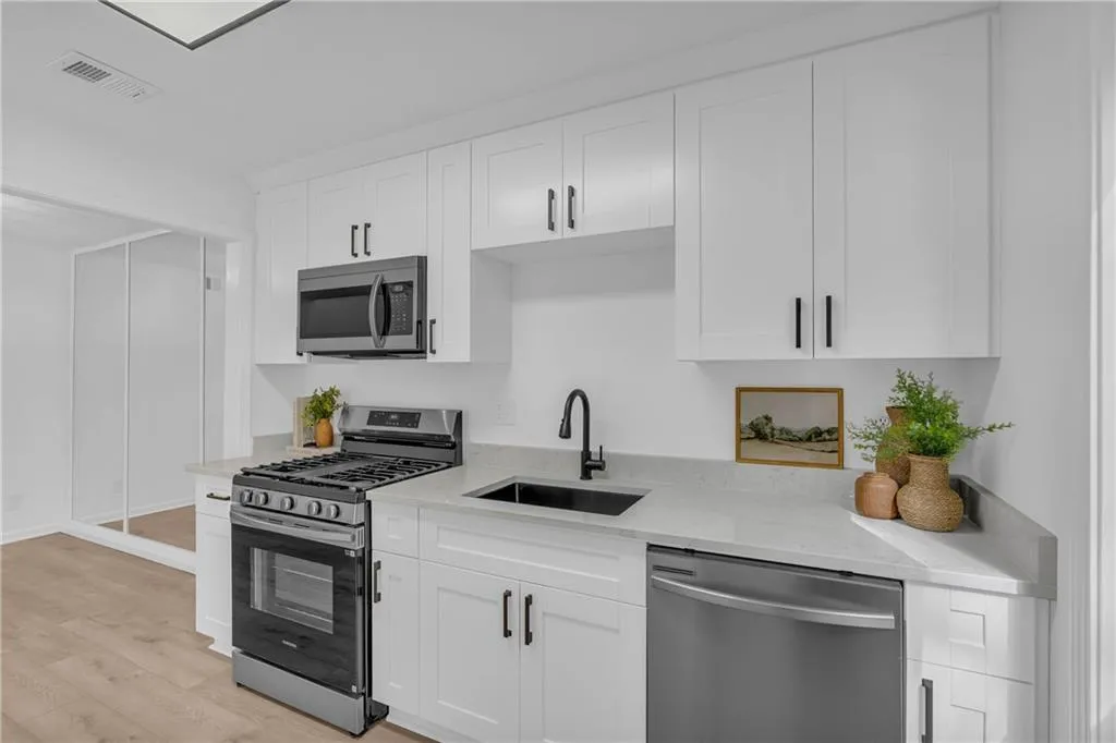 704 River Run Drive, Atlanta, Georgia 30350, 2 Bedrooms Bedrooms, ,2 BathroomsBathrooms,Residential,For Sale,704 River Run Drive,7677029