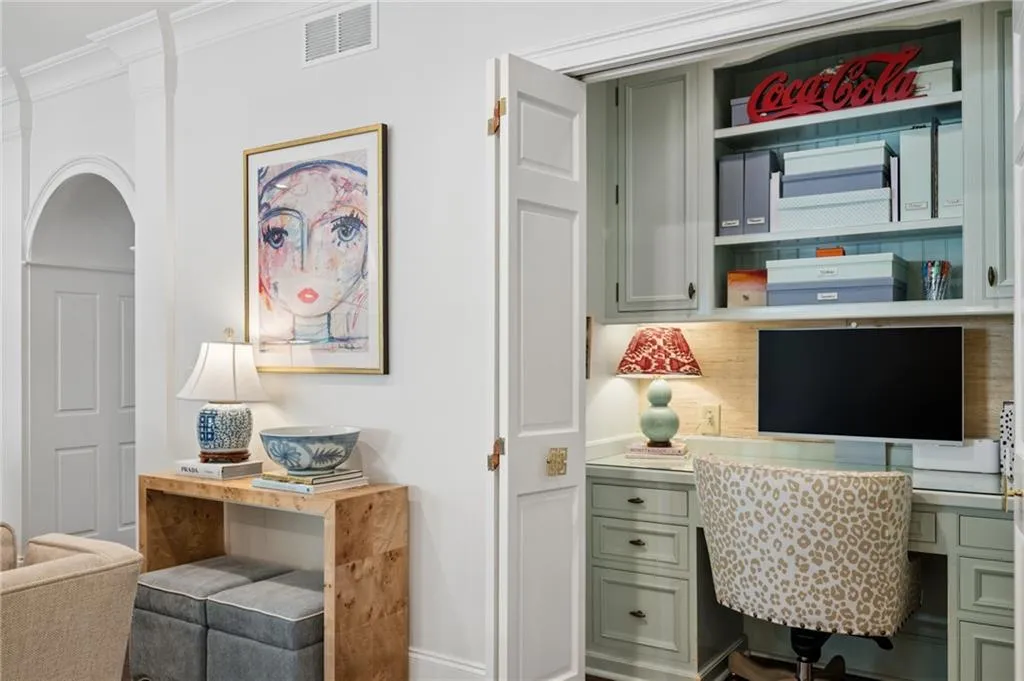 Built-in desk area