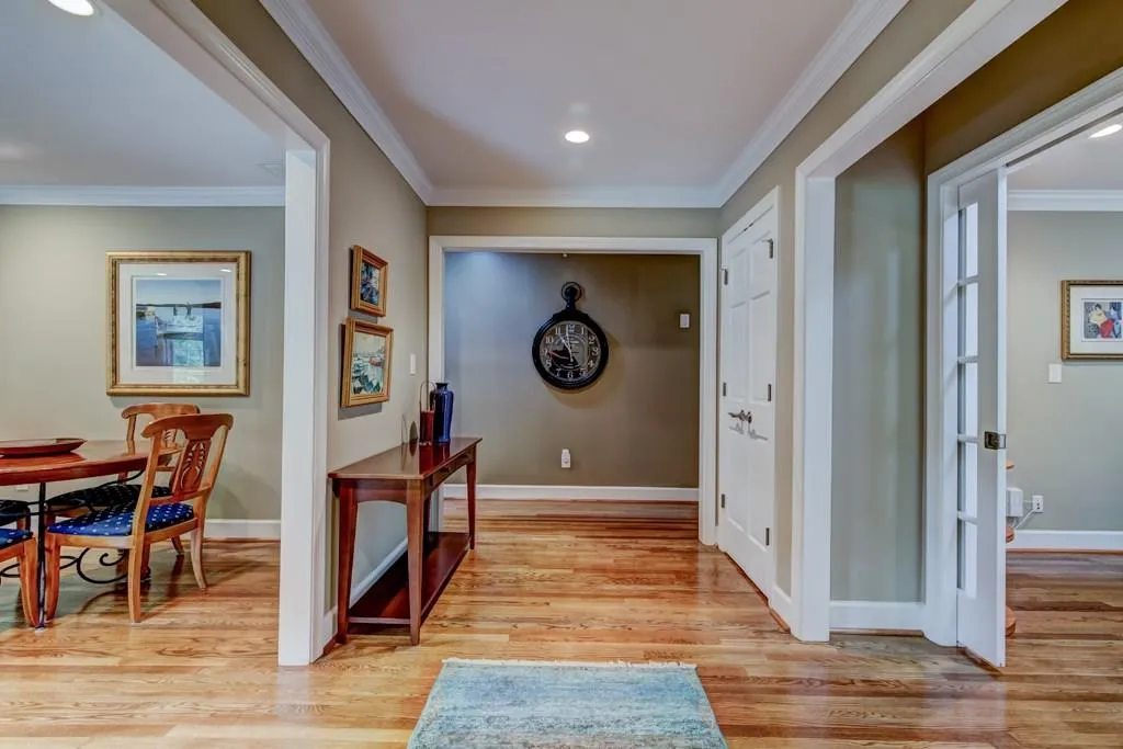 411 Carriage Drive, Sandy Springs, Georgia 30328, 2 Bedrooms Bedrooms, ,2 BathroomsBathrooms,Residential,Sold,411 Carriage Drive,6072328