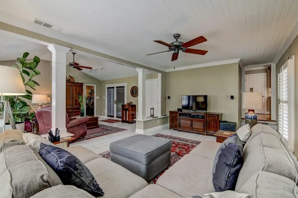 411 Carriage Drive, Sandy Springs, Georgia 30328, 2 Bedrooms Bedrooms, ,2 BathroomsBathrooms,Residential,Sold,411 Carriage Drive,6072328