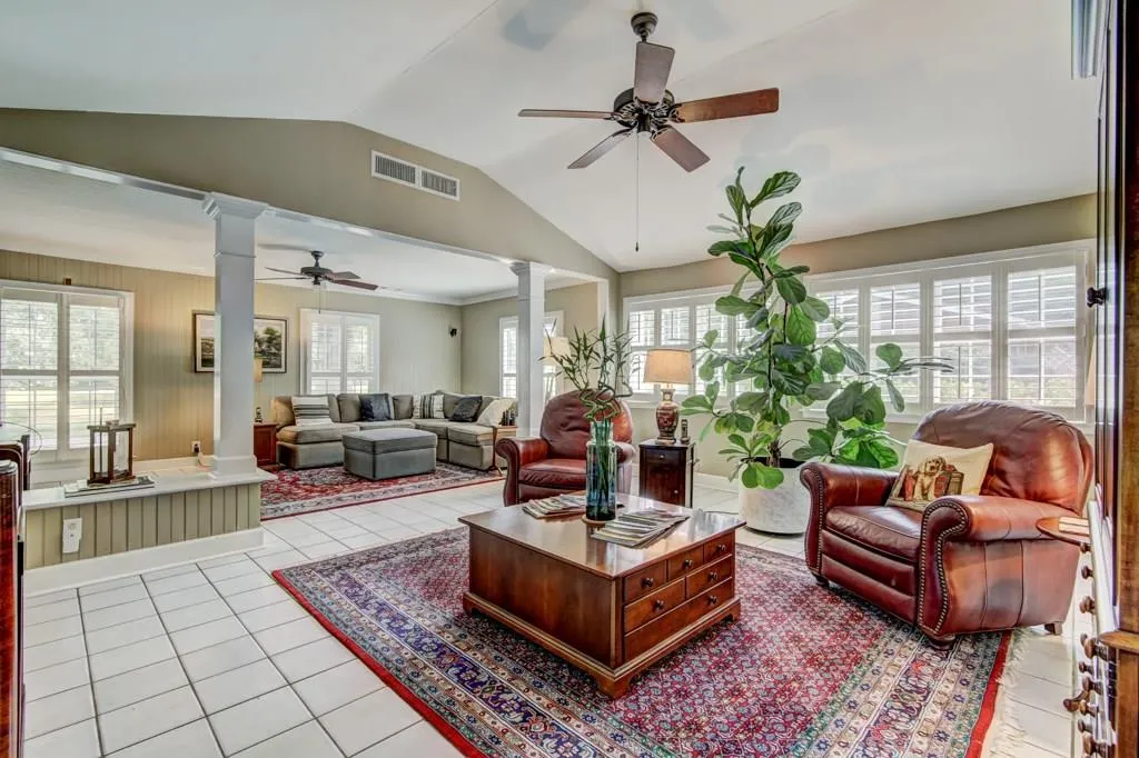 411 Carriage Drive, Sandy Springs, Georgia 30328, 2 Bedrooms Bedrooms, ,2 BathroomsBathrooms,Residential,Sold,411 Carriage Drive,6072328