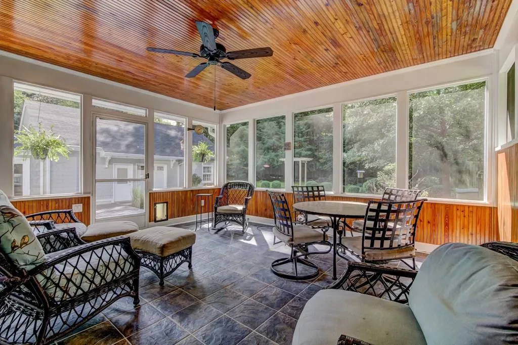 411 Carriage Drive, Sandy Springs, Georgia 30328, 2 Bedrooms Bedrooms, ,2 BathroomsBathrooms,Residential,Sold,411 Carriage Drive,6072328