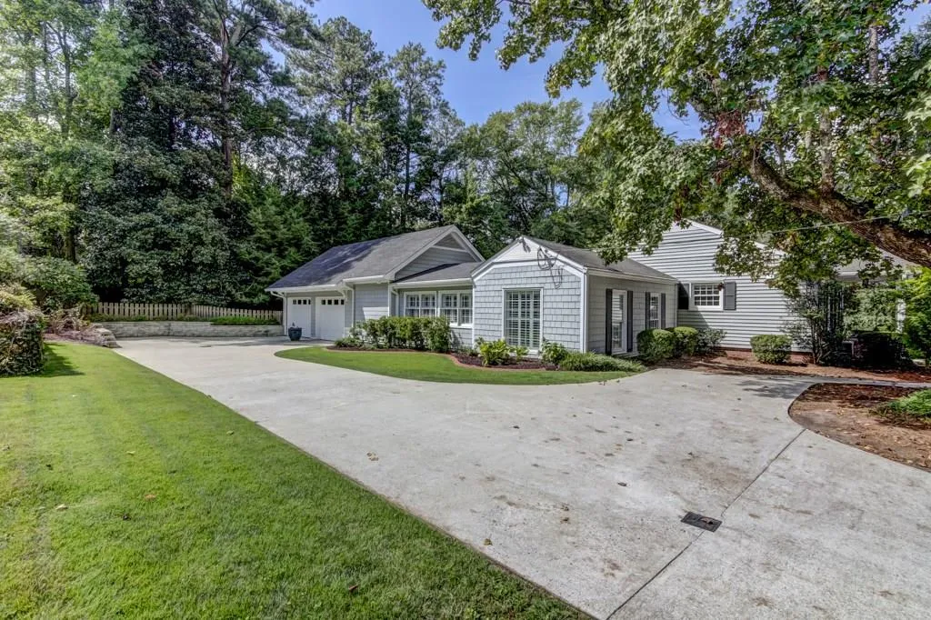 411 Carriage Drive, Sandy Springs, Georgia 30328, 2 Bedrooms Bedrooms, ,2 BathroomsBathrooms,Residential,Sold,411 Carriage Drive,6072328