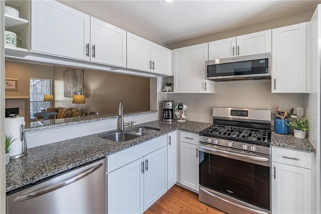 1304 Wedgewood Court, Atlanta, Georgia 30350, 2 Bedrooms Bedrooms, ,2 BathroomsBathrooms,Residential,Sold,1304 Wedgewood Court,7520039