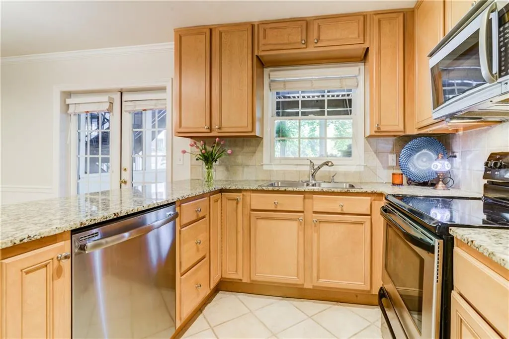 1101 Collier Road Nw Unit P2, Atlanta, Georgia 30318, 2 Bedrooms Bedrooms, ,2 BathroomsBathrooms,Residential,Sold,1101 Collier Road Nw Unit P2,5845703