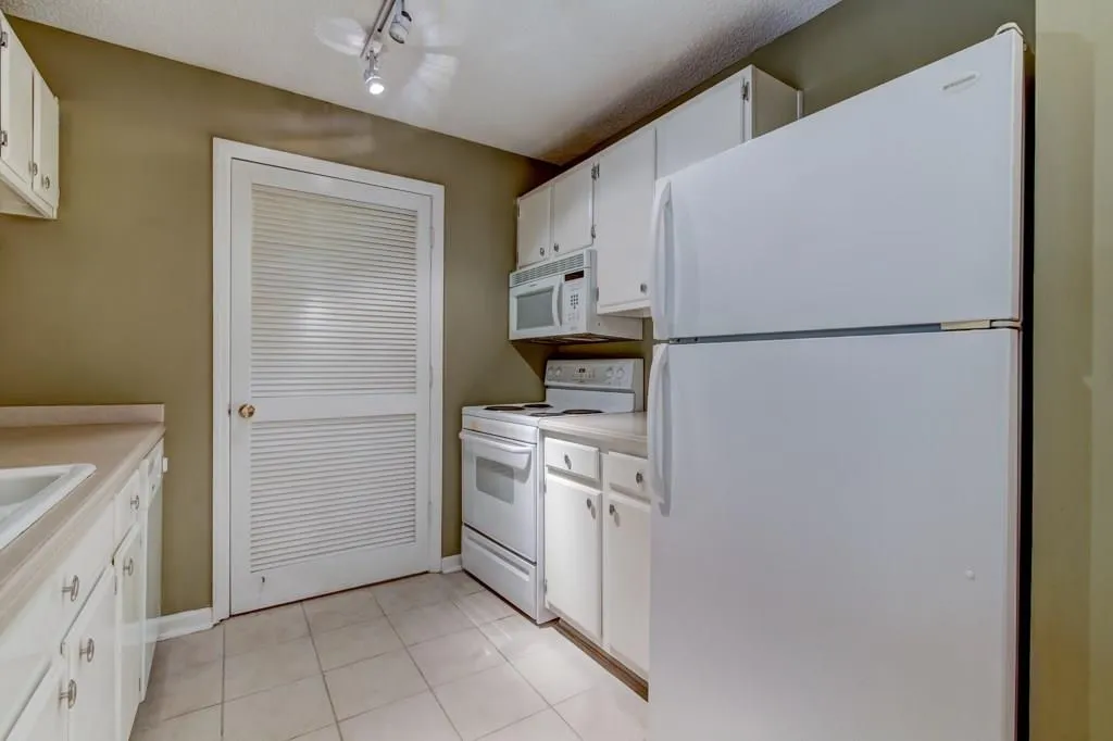 218 Granville Court, Sandy Springs, Georgia 30328, 1 Bedroom Bedrooms, ,1 BathroomBathrooms,Residential,Sold,218 Granville Court,6064787