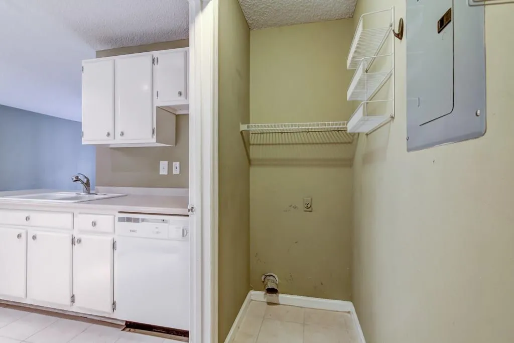 218 Granville Court, Sandy Springs, Georgia 30328, 1 Bedroom Bedrooms, ,1 BathroomBathrooms,Residential,Sold,218 Granville Court,6064787