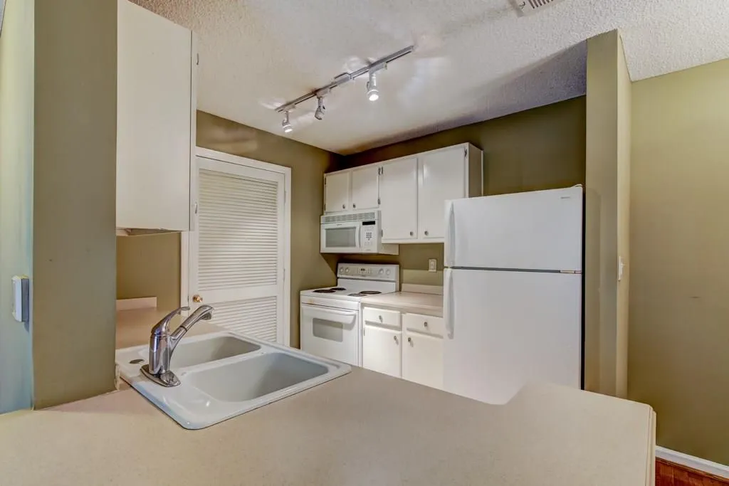 218 Granville Court, Sandy Springs, Georgia 30328, 1 Bedroom Bedrooms, ,1 BathroomBathrooms,Residential,Sold,218 Granville Court,6064787