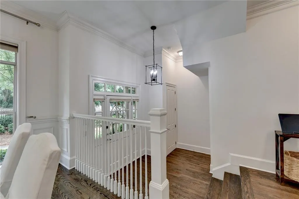 5438 Glenridge View, Atlanta, Georgia 30342, 3 Bedrooms Bedrooms, ,3 BathroomsBathrooms,Residential,Sold,5438 Glenridge View,7389690