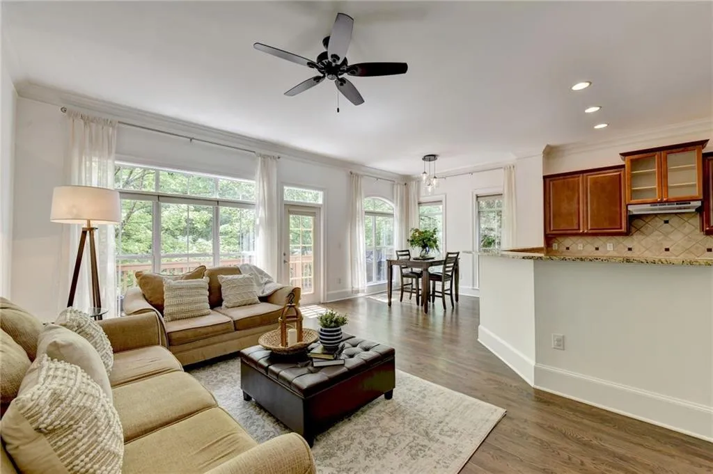 5438 Glenridge View, Atlanta, Georgia 30342, 3 Bedrooms Bedrooms, ,3 BathroomsBathrooms,Residential,Sold,5438 Glenridge View,7389690