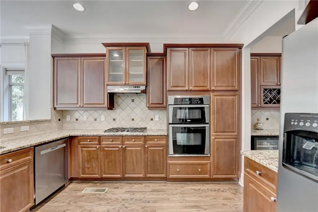 Large, Beautiful Kitchen