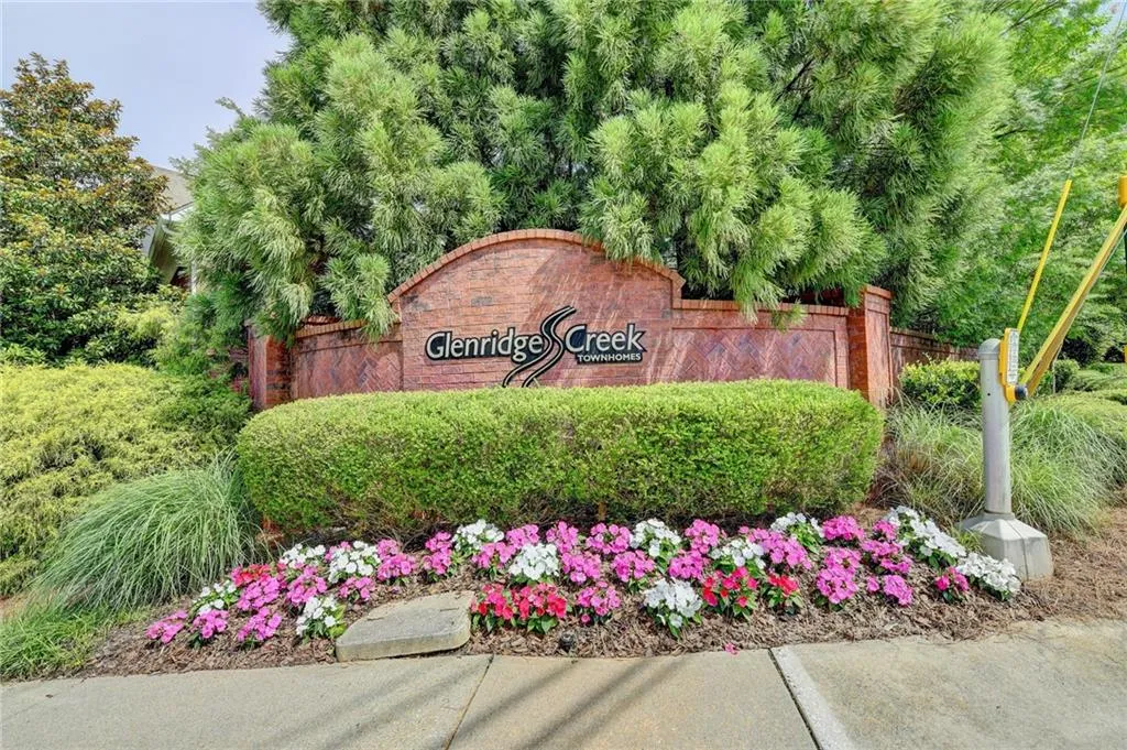 5438 Glenridge View, Atlanta, Georgia 30342, 3 Bedrooms Bedrooms, ,3 BathroomsBathrooms,Residential,Sold,5438 Glenridge View,7389690